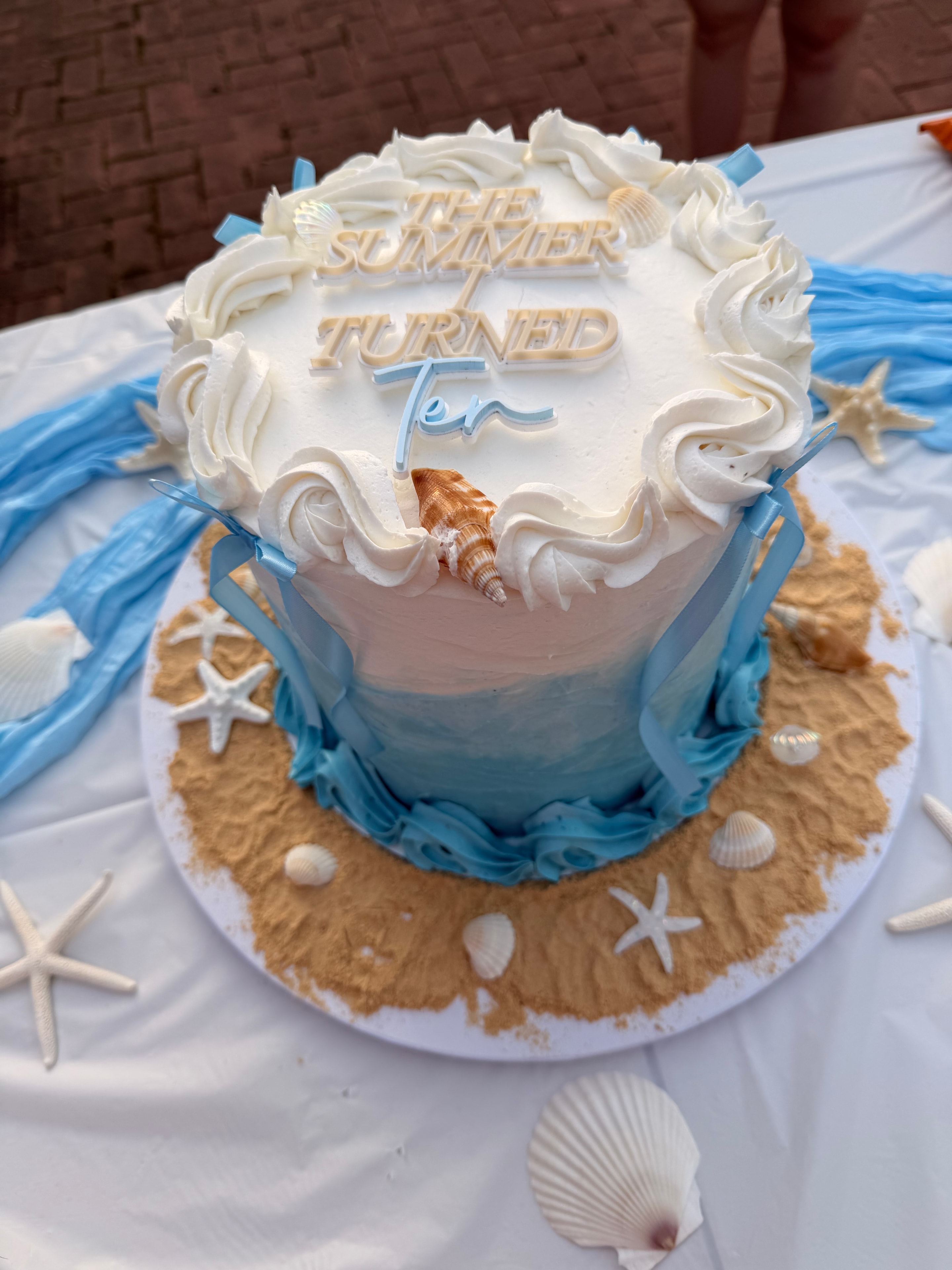 Birthday cake by Sabio Sweets
